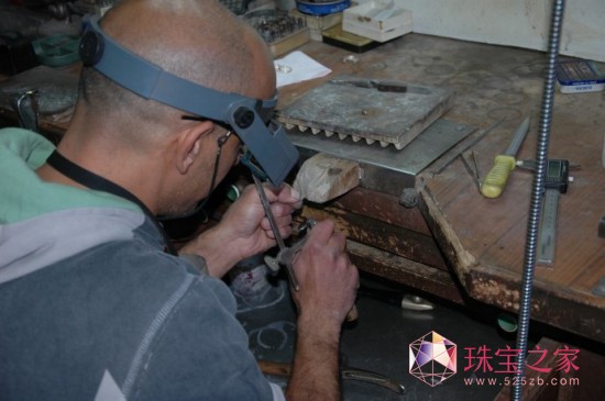 第六步:首飾執(zhí)模 第六步:首飾執(zhí)模
