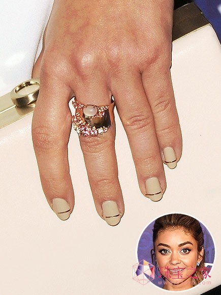 弃ɴSARAH HYLAND